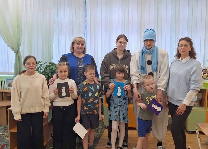 День снеговика отметили дошкольники и наши студенты