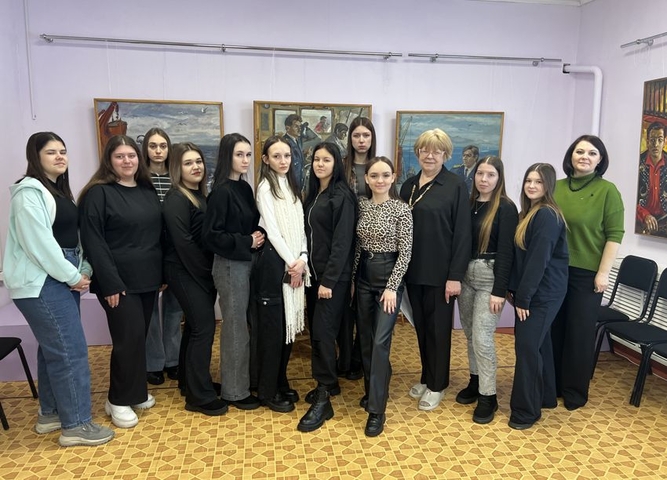 Студенты Филиала познали красоту трудового подвига: экскурсия на выставку художественных работ «Человек труда»