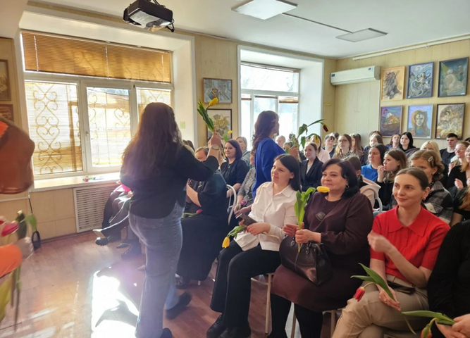 Весна начинается с улыбки женщины! 