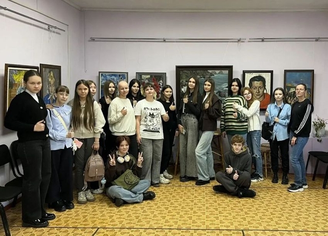 Студенты группы 151 Филиала  совершили познавательную экскурсию на выставку «Мастер цвета»