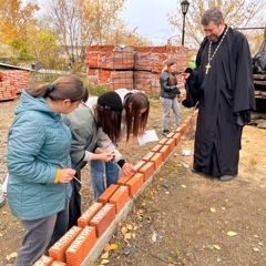 Студенты и преподаватели Филиала приняли участие в работе мастерской «Именной кирпич»