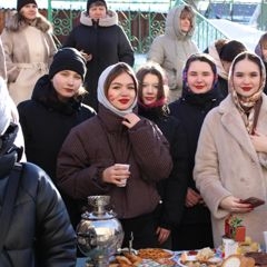 Масленица идёт - весну под руку ведёт! 