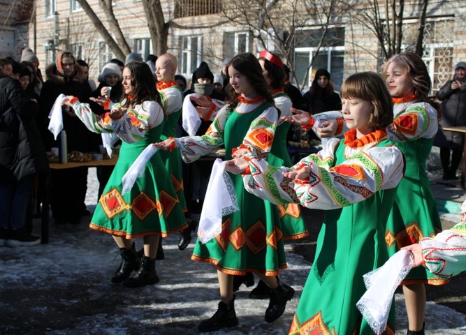 Масленица идёт - весну под руку ведёт! 