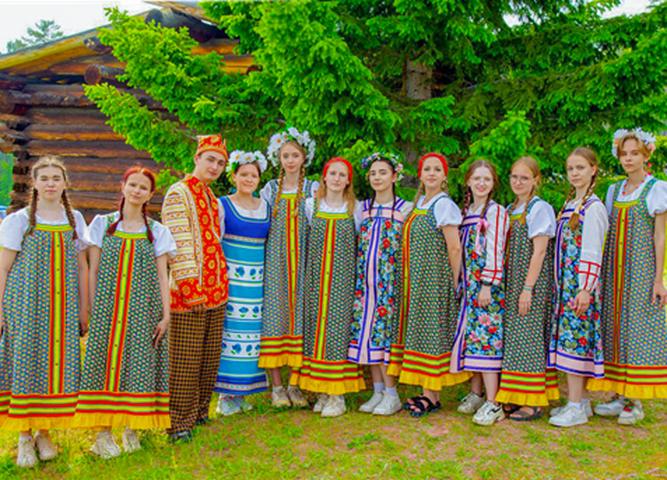 Фотоальбом с городского народного гуляния "святая троица"