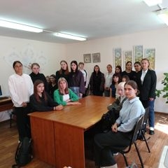 «Открывая двери библиотеки: Экскурсия для новых читателей»