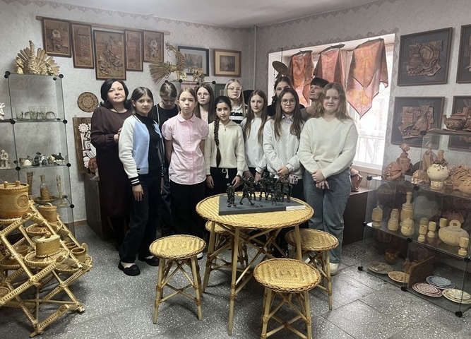 Путешествие в мир искусства: Филиал вновь встречает школьников